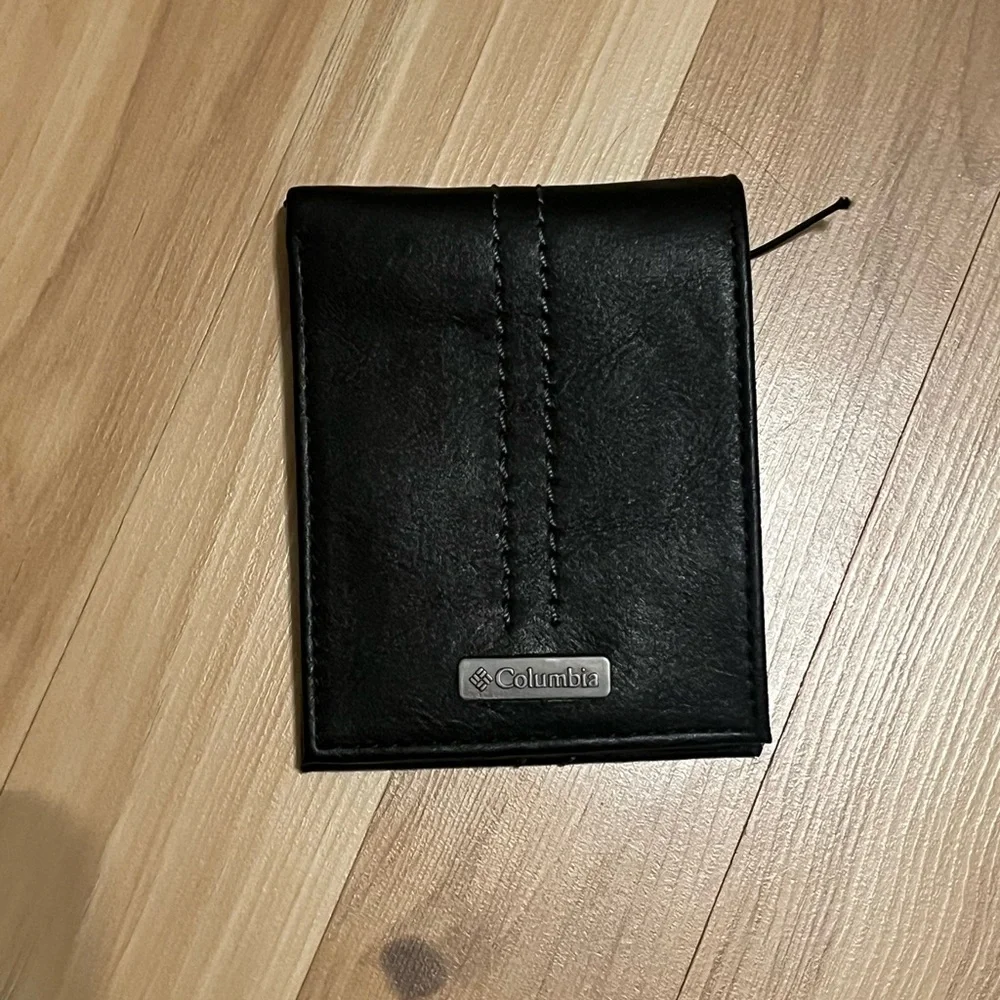 Columbia Black Leather Wallet NEW